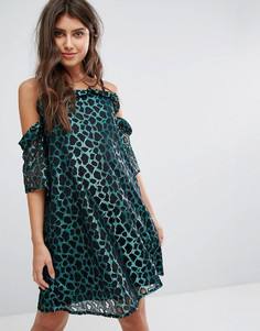 Платье миди с вырезами на плечах и леопардовым принтом PrettyLittleThing - Зеленый