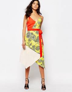 Платье-комбинация с разноцветным принтом River Island - Красный