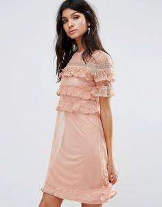 Платье из сетки в горошек с ярусными оборками River Island - Розовый