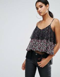Ярусный топ на бретелях с цветочным принтом River Island - Черный