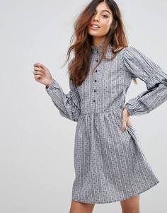 Платье с рюшами на воротнике QED London - Темно-синий