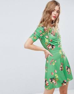 Зеленое чайное платье мини с цветочным принтом и сборками ASOS - Мульти