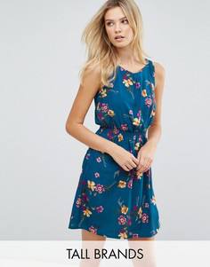 Платье с цветочным принтом New Look Tall - Синий