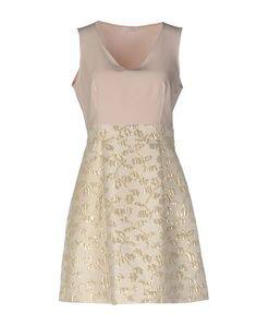 Короткое платье DoisÈ