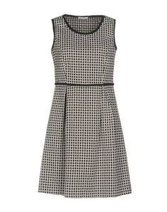 Короткое платье DoisÈ