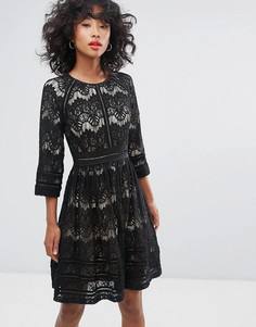 Короткое приталенное платье с кружевом Liquorish - Черный