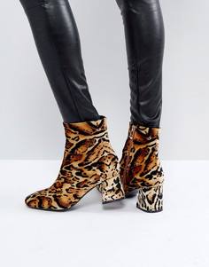 Ботинки на блочном каблуке с леопардовым принтом PrettyLittleThing - Мульти