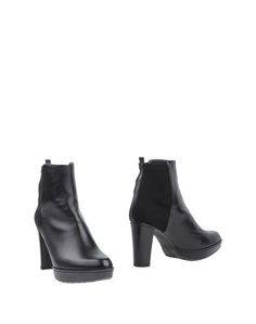 Полусапоги и высокие ботинки Stuart Weitzman