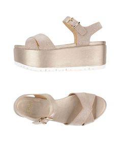 Сандалии Stuart Weitzman