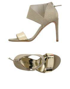Сандалии Stuart Weitzman