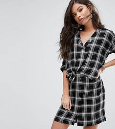 Платье-рубашка в клетку с запахом спереди River Island Petite - Мульти