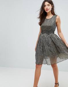 Приталенное платье с эффектом металлик Amy Lynn - Кремовый