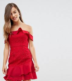Платье мини с открытыми плечами и ярусной юбкой Jarlo Petite - Красный