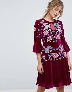 Короткое приталенное премиум-платье из бархата с отделкой и оборками Frock And Frill - Красный