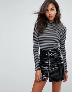 Топ в полоску с высоким воротом PrettyLittleThing - Черный