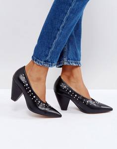 Туфли на каблуке с острым носом и заклепками ASOS SMASHING - Черный