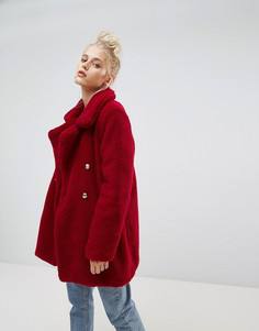 Свободное пальто из мягкого искусственного меха с шалевым воротником E.L.K - Красный