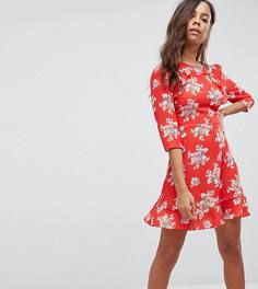 Платье с цветочным принтом и оборками New Look Petite - Красный
