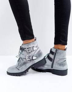 Ботинки в байкерском стиле с пряжкой и металлической отделкой London Rebel - Серый