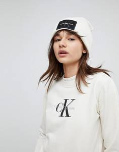 Шапка-бини с логотипом Calvin Klein - Белый