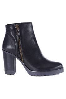 ANKLE BOOTS UMA