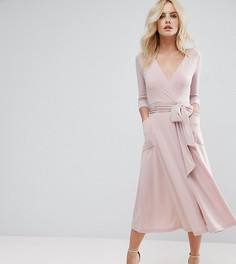 Креповое платье миди с запахом ASOS PETITE - Розовый