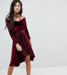 Бархатное плиссированное платье бандо ASOS PETITE - Красный