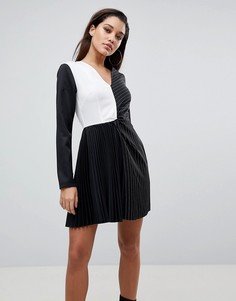 Плиссированное платье колор блок PrettyLittleThing - Черный