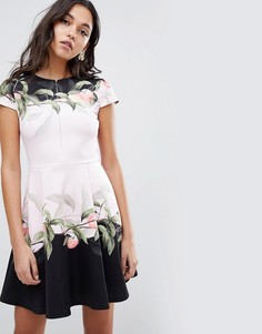Короткое приталенное платье с принтом Ted Baker Antana - Розовый