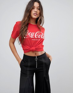 Футболка с надписью Coca Cola PrettyLittleThing - Красный