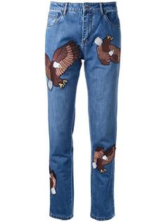 джинсы-бойфренды с вышитыми орлами Each X Other