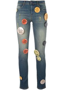 декорированные джинсы с аппликацией значков Each X Other
