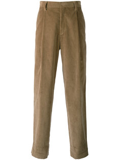 брюки прямого кроя со складками E. Tautz