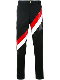 чиносы в диагональную полоску Thom Browne