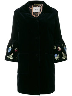 бархатное пальто с вышивкой на рукавах Bazar Deluxe