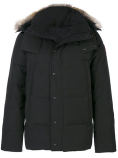 пуховое пальто с меховой оторочкой Canada Goose