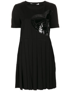 платье с плиссировкой и нашивкой логотипа Love Moschino