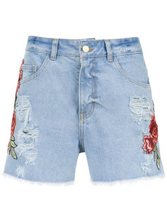 embroidered patches jeans shorts Martha Medeiros