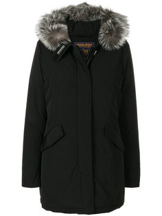 парка с капюшоном и меховой отделкой  Woolrich