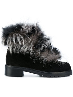 пушистые ботинки Stuart Weitzman