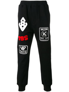 спортивные брюки с заплатками KTZ