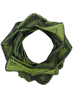 шарф геометрической формы Issey Miyake