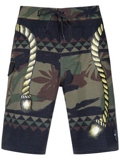 hand-painted bermuda shorts À La Garçonne