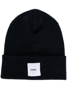 шапка с логотипом Oamc