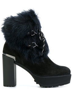 ботильоны Rugged с отделкой из меха енота Stuart Weitzman