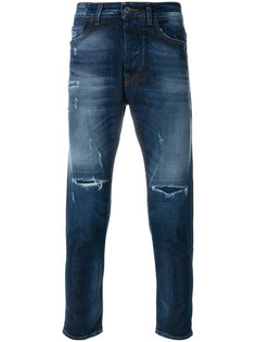 джинсы скинни с рваными деталями Low Brand