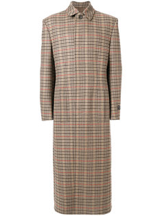 длинное пальто в клетку Balenciaga
