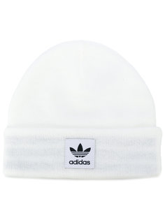 шапка с логотипом Adidas