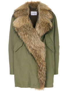 пальто с объемным воротником из меха енота Forte Couture