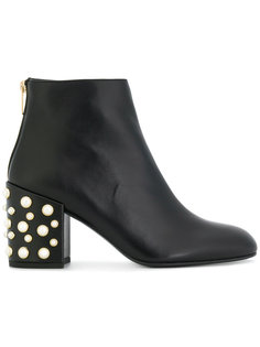 декорированные ботильоны Stuart Weitzman